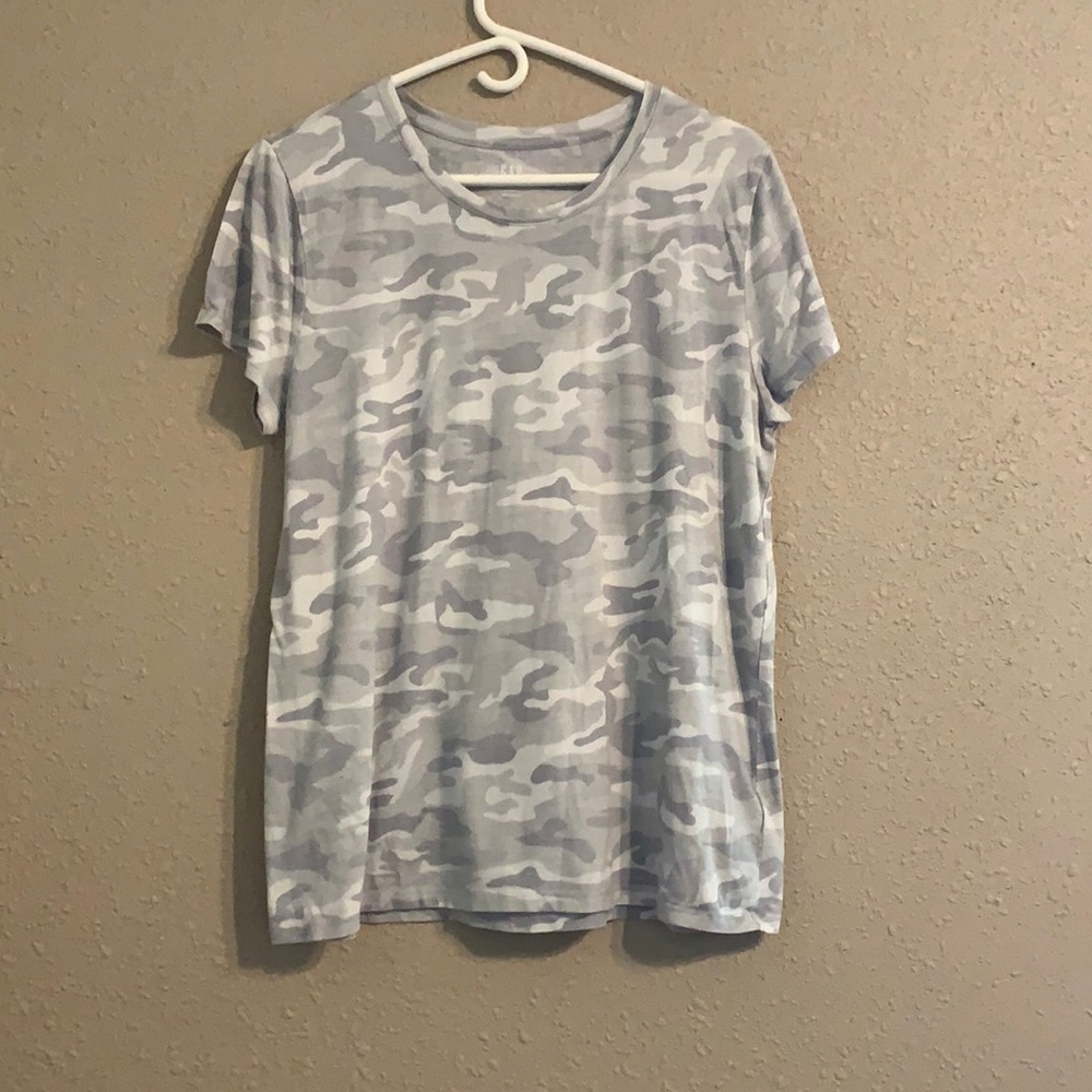 White and Gray Camoflauge XL TShirt